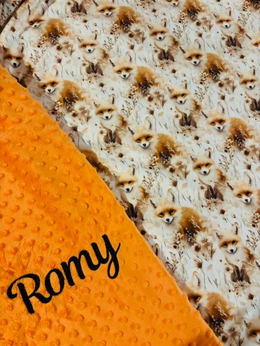 Couverture renards et Minky orange brodée au prénom Romy